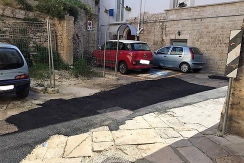 L'asfalto in via Spirito Santo