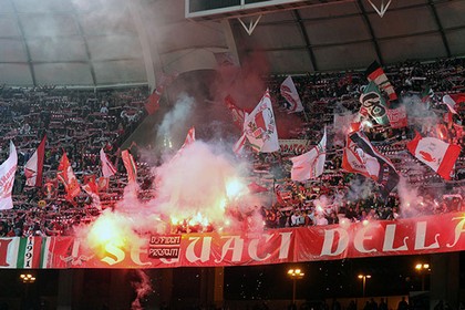 La Curva Nord durante la sfida con la Salernitana