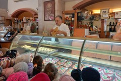 Gli alunni della scuola "Rodari" alla scoperta del mondo dei dolci