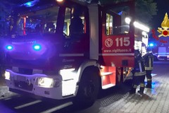 Fiamme dalla cucina, scoppia l'incendio: soccorsa una donna