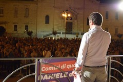 Daniele de Gennaro in piazza per ringraziare la sua gente
