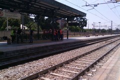 Tragedia in stazione: ragazza investita da un Intercity