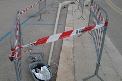 Palo della luce abbattuto a Ponente
