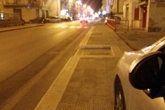 Specchietti auto distrutti. Vandali in azione nella zona del Despar