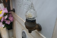 Lampade votive spente al cimitero: la rabbia dei cittadini, le precisazioni dell'Assessore Depalo