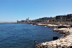 A Giovinazzo ancora interdetto alla balneazione un tratto della costa di Ponente