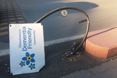 Tra incidenti e inciviltà danneggiati alcuni archetti della greenway