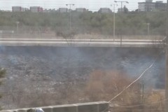 Circolazione ferroviaria sospesa ieri per incendio in prossimità dei binari