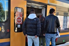 Treni regionali stracolmi, monta la protesta dei giovinazzesi