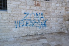 Scritte a Levante: pronti 5mila euro per la pulizia