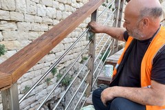 Percettori reddito di cittadinanza tirano a lucido la passerella di Levante