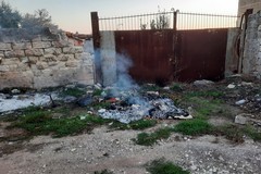 Roghi notturni di rifiuti: la segnalazione di un lettore (FOTO)