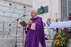 Commemorazione defunti, messa al cimitero officiata da Mons. Cornacchia