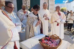 Ascensione, a Giovinazzo l'apposizione delle croci e la benedizione della città