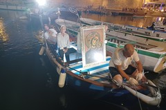 Il quadro della Madonna di Corsignano in Cala Porto per onorare la gente del mare - FOTO