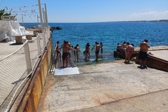 Restaurata e riposizionata la rampa al Porto Vecchio di Giovinazzo