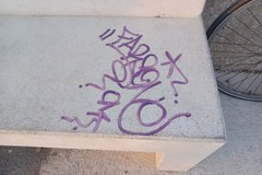 Vandalizzata la prima seduta sul Molo di Levante