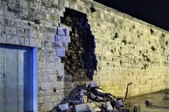Crolla il muro del cimitero, chiuso un tratto del lungomare Marina Italiana