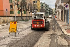 Iniziati i lavori per asfaltare via Bisanzio Lupis
