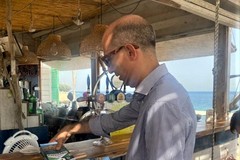 Promozione turistica, sindaco ed assessore distribuiscono depliant