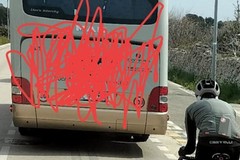 Cicloamatore non usa pista ciclabile: lo sfogo dell'assessore Arbore
