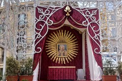 È di Saverio Amorisco l'addobbo del palco di San Nicola