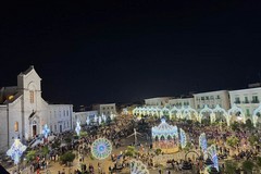 Si accendono le luminarie in piazza: il programma completo della Festa Patronale del 19 agosto
