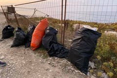 Vogliamo Giovinazzo Pulita, 12 sacchi di rifiuti riempiti sul litorale sud (FOTO)