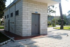 Devastati i bagni pubblici in Villa Comunale