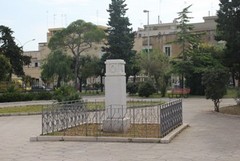 Il busto di Palombella non c'è più