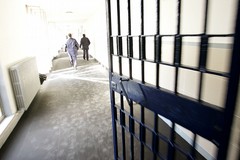 Cellulari e sim nascosti in cella, fra gli indagati un 57enne di Giovinazzo