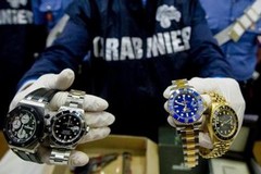 Rivendevano Rolex, 7 misure. L'indagine dopo un furto a Giovinazzo