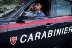 Fugge in bici, aggredisce i Carabinieri: libero il giorno dopo l'arresto