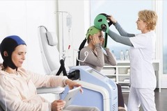 L’Inner Wheel di Trani e il Rotary di Molfetta acqusitano cuffie termiche per chemioterapia
