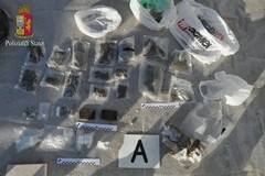 In casa droga, pistole ed una carabina: arrestato un 38enne