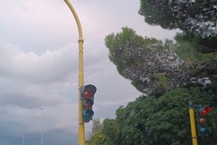 Lanterna bassa semaforo di via Bari spenta da giorni