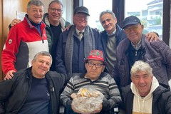 Ex calciatori e dirigenti della US Giovinazzo in visita a Giuseppe De Cicco