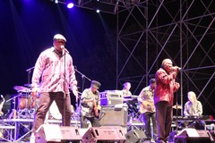 Le atmosfere anni '70 nel concerto degli EWF Experience