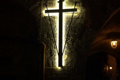 Quaresima 2019, accesa la croce in via Cattedrale
