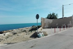 Pasquetta con spazzatura vista mare