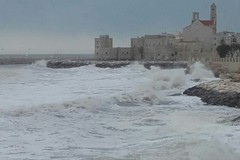 Fulmini e mareggiate sulla costa: allerta meteo arancione a Giovinazzo