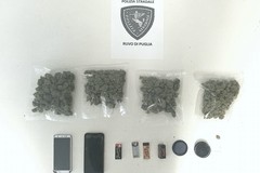 Traditi dal nervosismo, in auto avevano marijuana. Un arresto e una denuncia