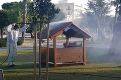 Siringa usata e sangue nel parco giochi, scatta l'allarme in Villa