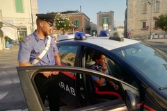 «Scendi e dammi ste 50 euro». Estorsore incastrato all'appuntamento