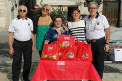 Grande sostegno a Giovinazzo per la campagna delle mele AISM