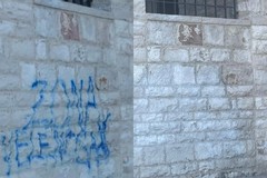 Cancellate le scritte sotto Palazzo Vescovile