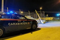 In via Antro cedono due pali telefonici, sul posto arrivano i Carabinieri