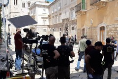 "Storia di una famiglia perbene", iniziate le riprese nel centro storico di Giovinazzo