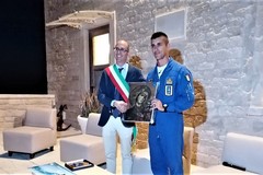 L'icona di Maria SS di Corsignano donata al comandante delle Frecce Tricolori