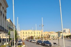 Finalmente rimossi i pali delle luminarie in piazza Vittorio Emanuele II